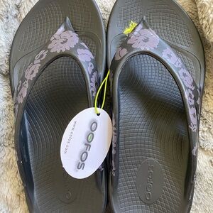 OOFOS Black and Purple Sandals with Soft Straps